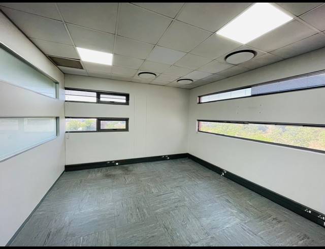 225M² OFFICE TO LET IN MIDRIDGE PARK
